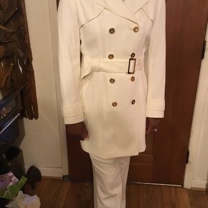 TAHARI Arthur S. Levine Winter White Pant Suit